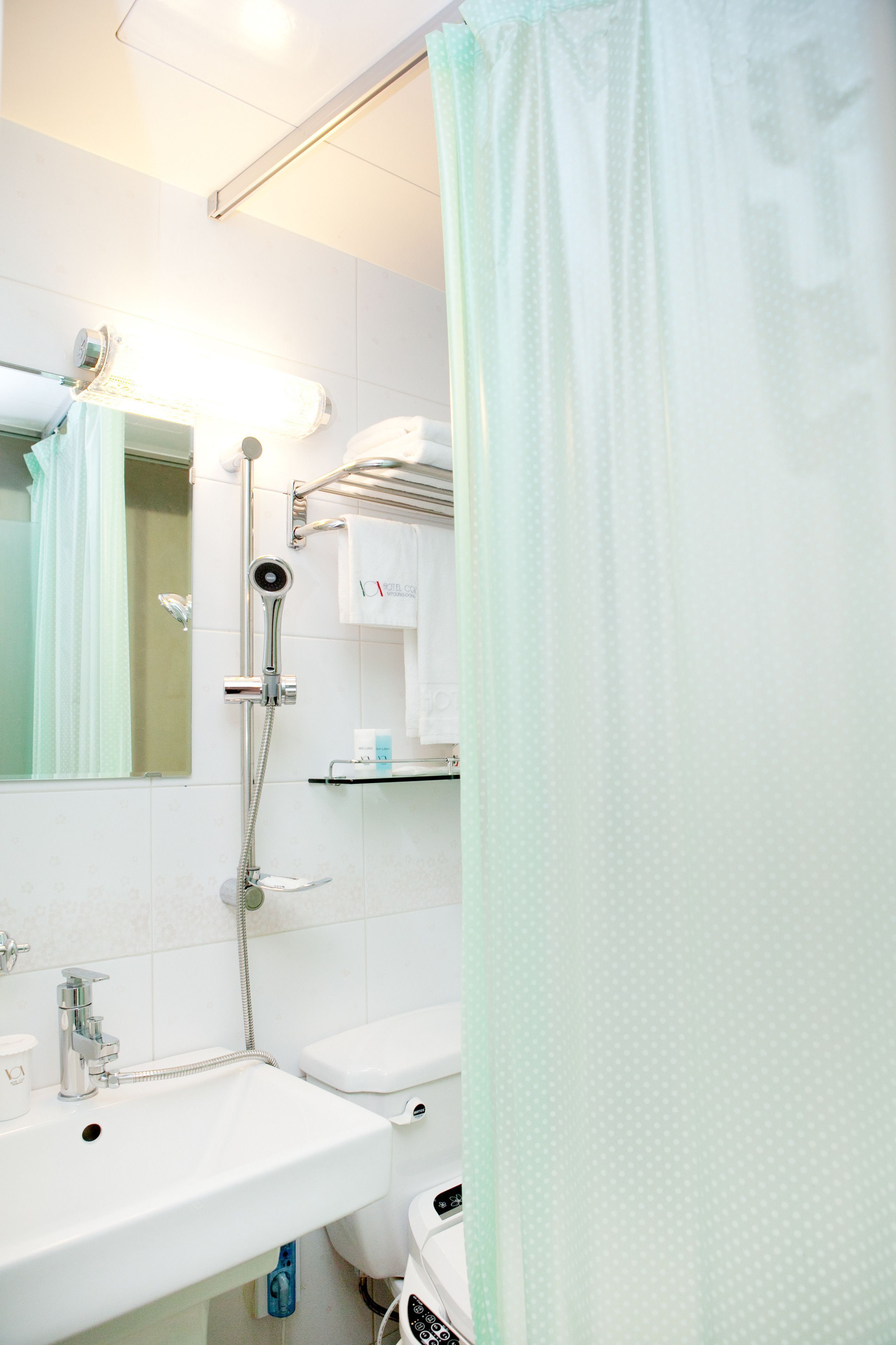 Bilik Mandi | Pancuran mandi, kelengkapan dandanan diri percuma, pengering rambut 