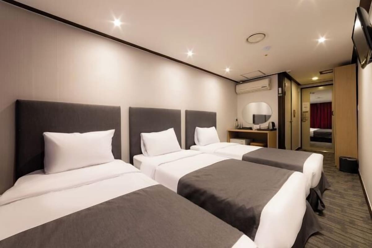 In-room safe, desk, soundproofing, WiFi (free)