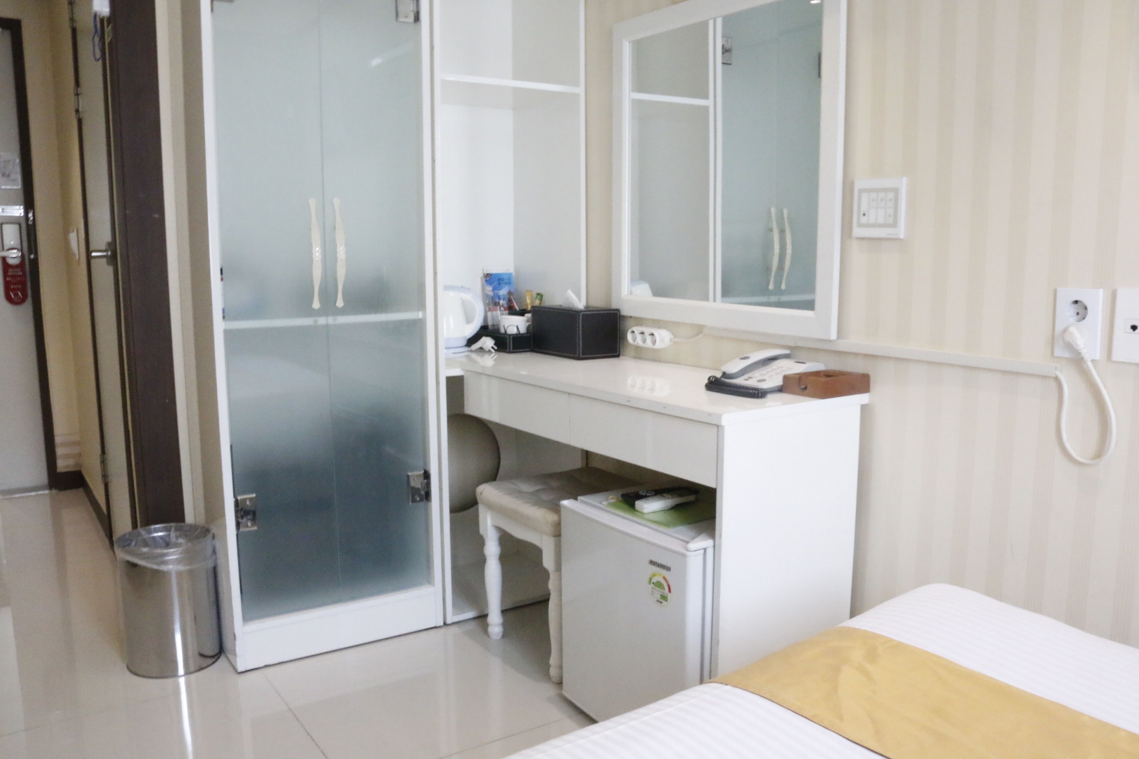 房內夾萬、書桌、隔音、免費 Wi-Fi