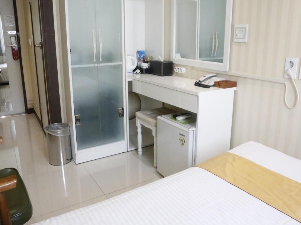 房內夾萬、書桌、隔音、免費 Wi-Fi