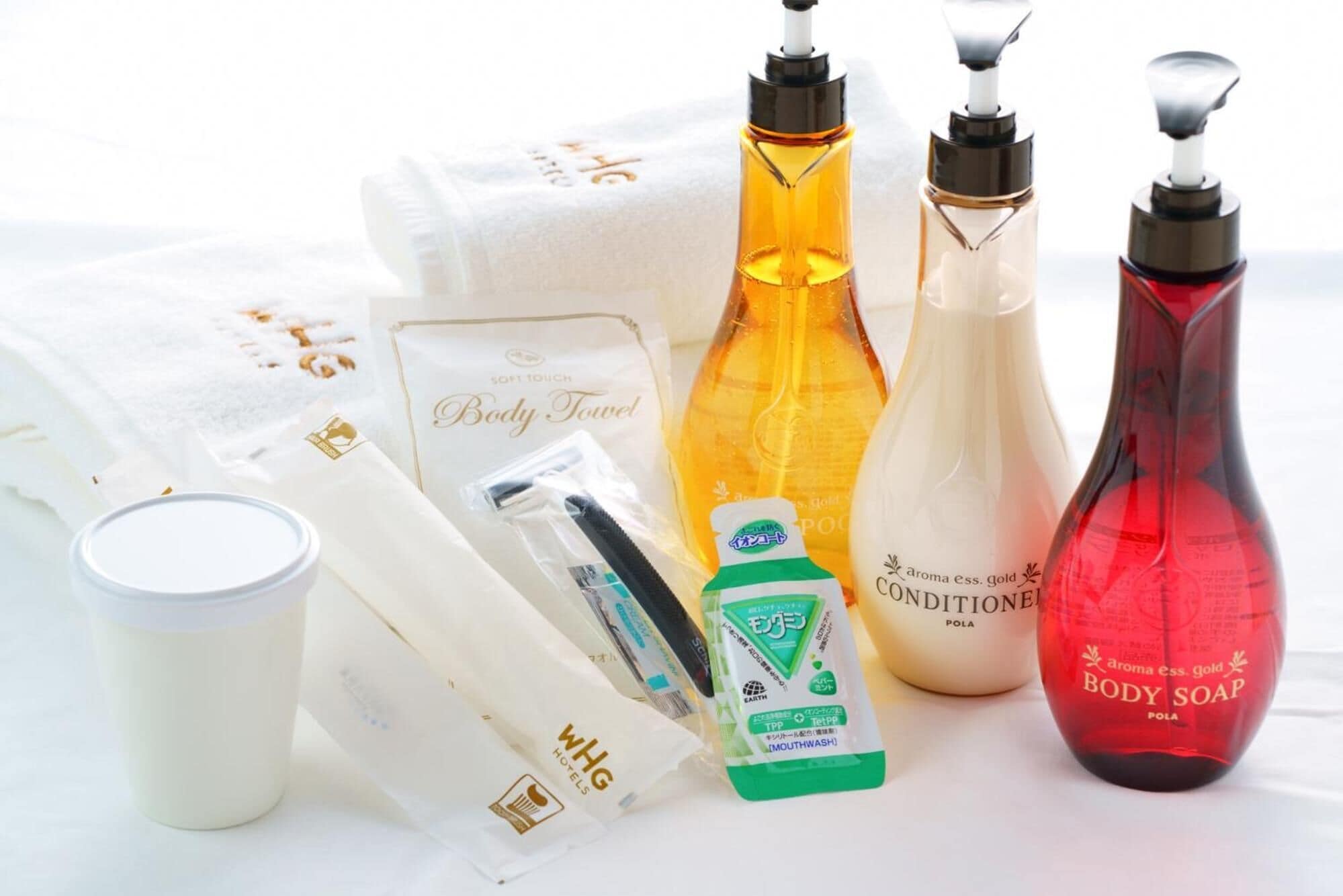 combined shower/bathtub, deep-soaking bathtub, free toiletries