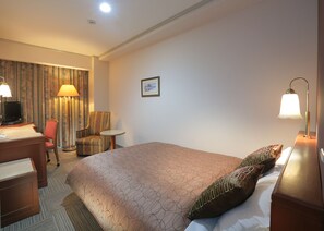 Dundyner, skrivebord, skrivebord for bærbar PC og blendingsgardiner