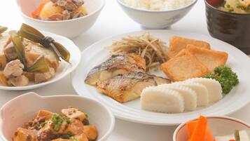 Daily buffet breakfast (JPY 1100 per person)