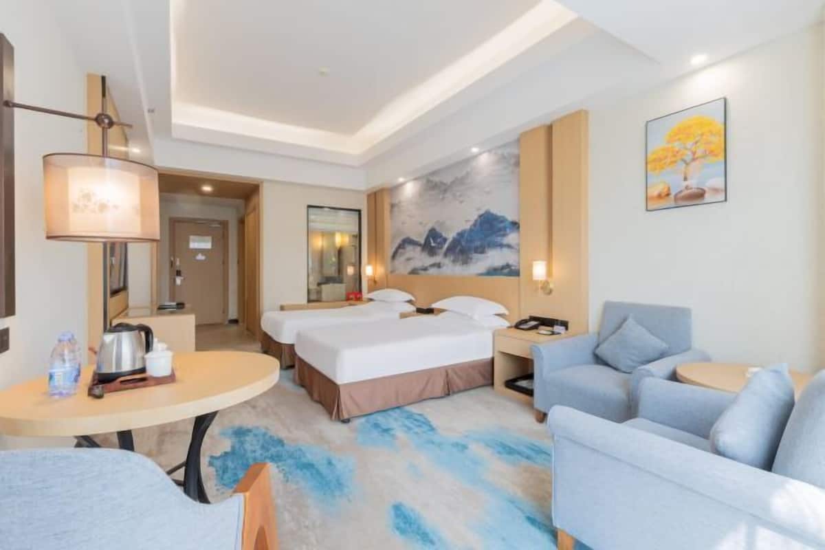 Minibar, in-room safe, alarm clocks