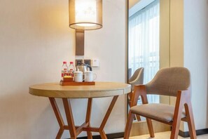 Minibar, in-room safe, alarm clocks - Tianyue Hotel (Chengdu)