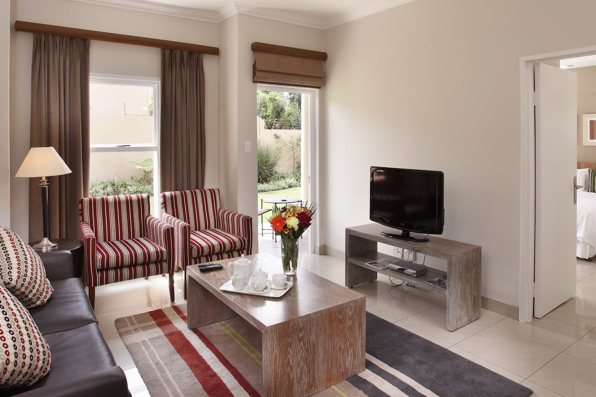 Standard Apartment, 2 Bedrooms | Living area