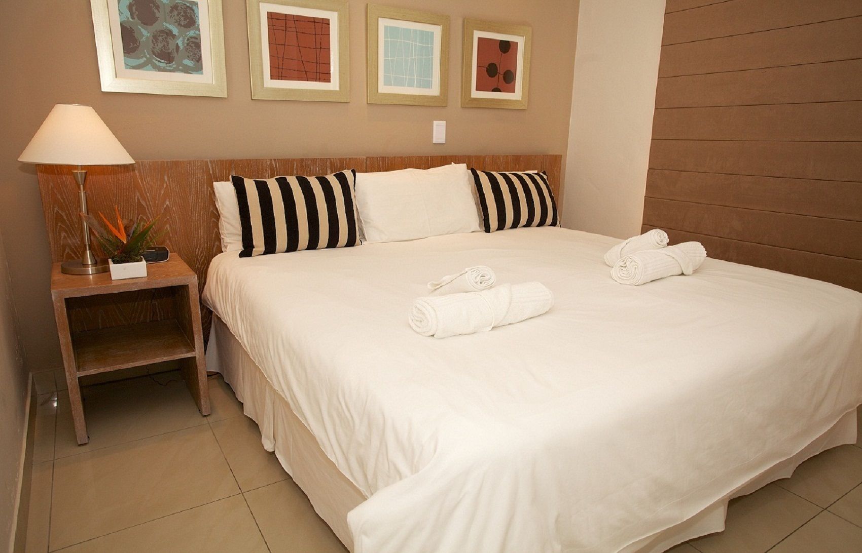 1 quarto, roupas de cama premium, cofres nos quartos, cortinas blackout