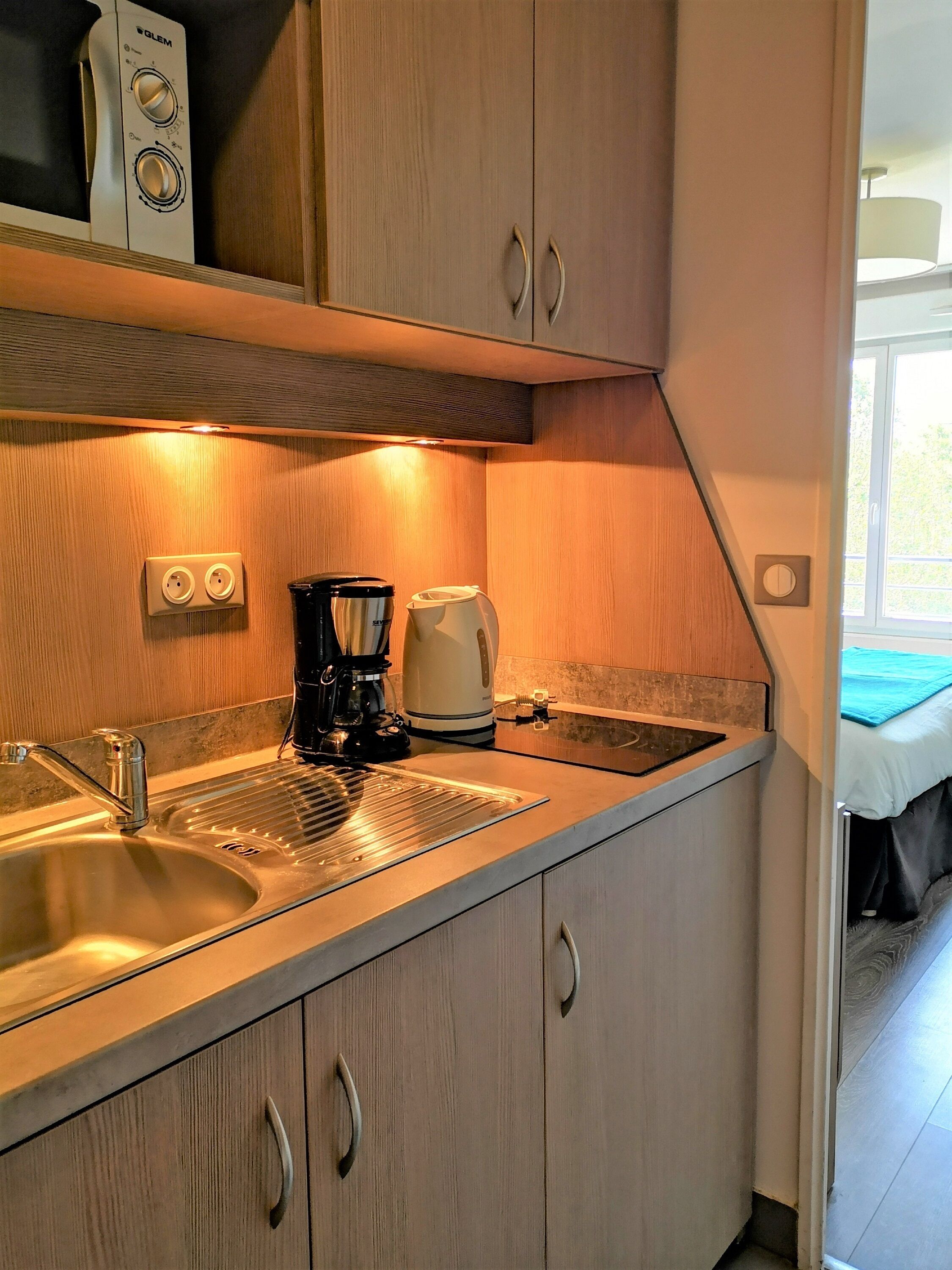 冰箱、微波炉、炉灶、茶具/咖啡用具