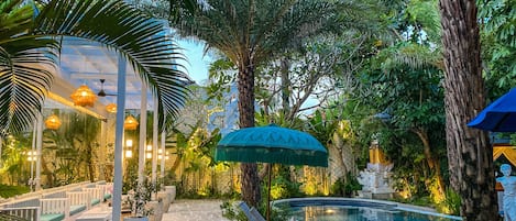 Outdoor pool, sun loungers