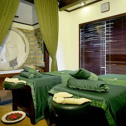 Espace de soins pour les couples, bain à remous, soins corporels
