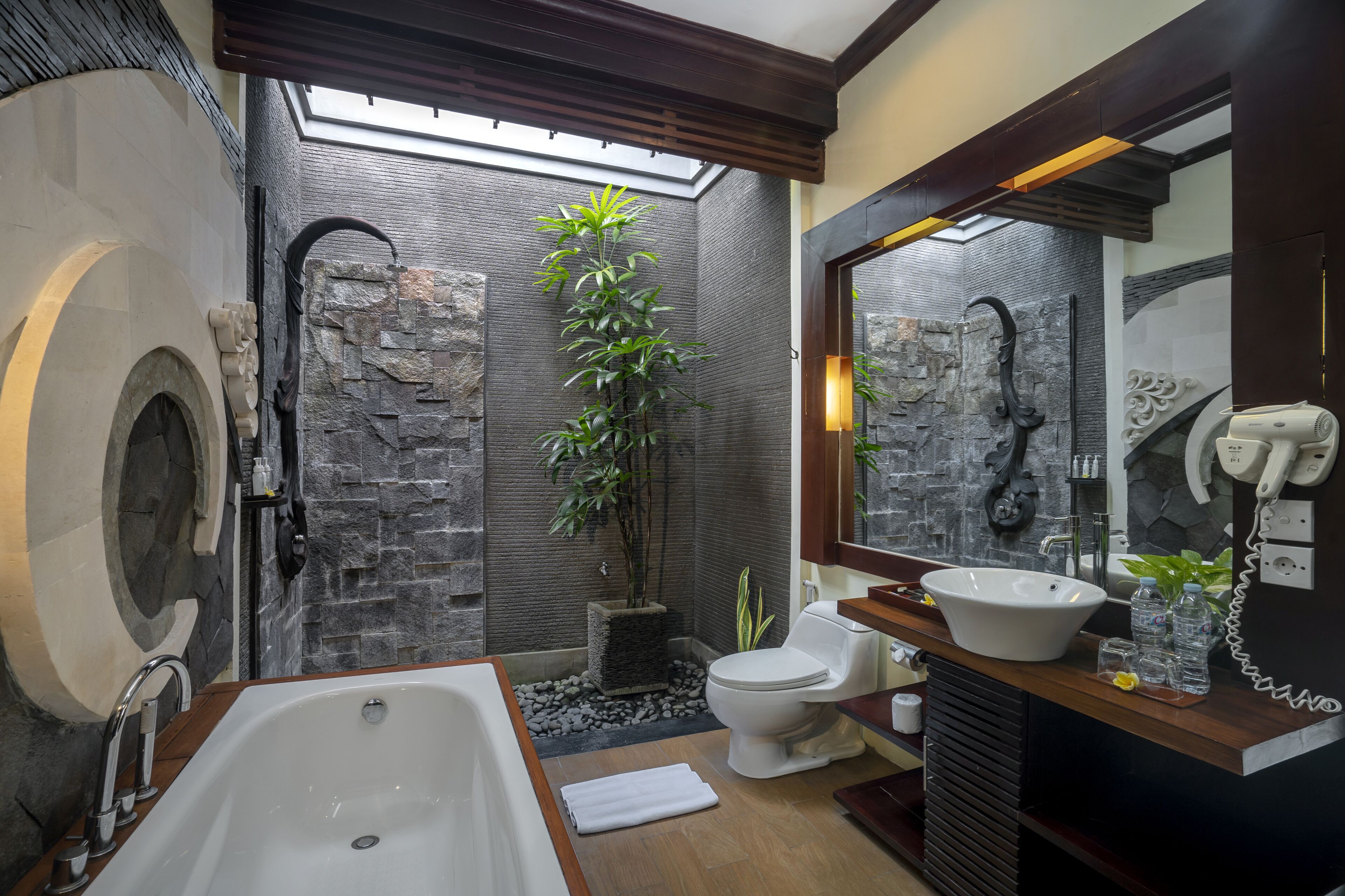 villa, 2 bedrooms | bathroom | separate bathtub and shower, free toiletries, hair dryer, towels