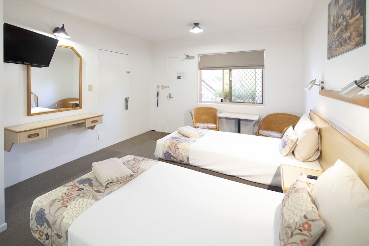 Iron/ironing board, bed sheets, wheelchair access