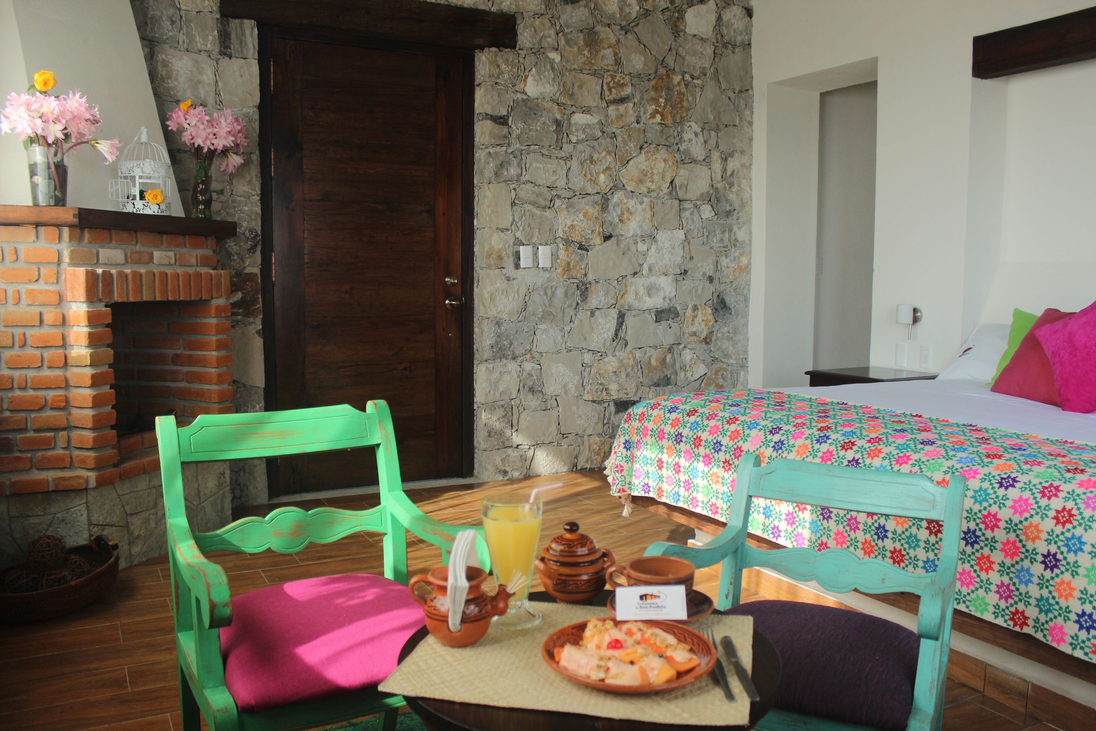 Lover Suite Deluxe | Decoración personalizada, muebles diferentes y cortinas blackout 