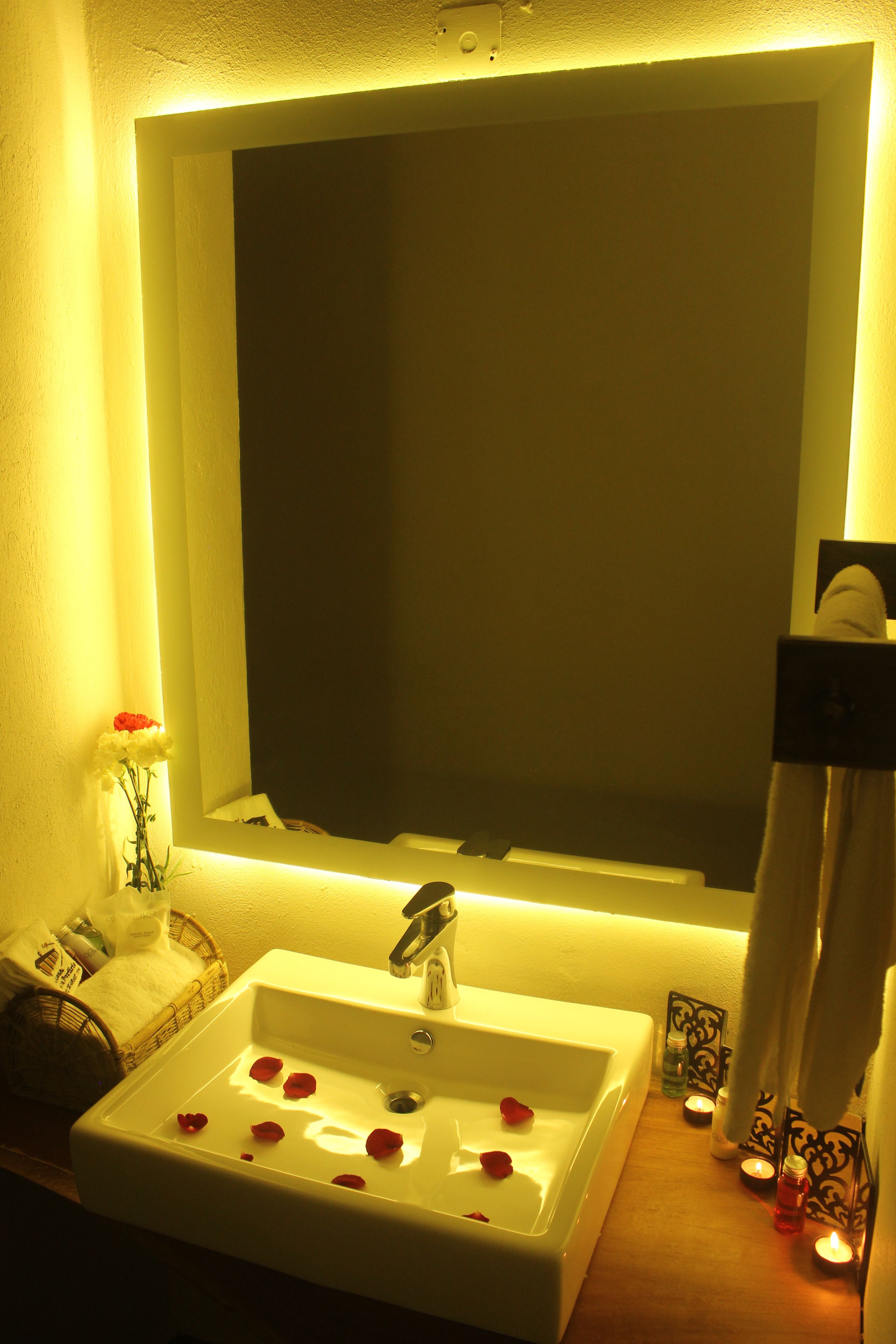 lover suite | bathroom | shower, rainfall showerhead, free toiletries, hair dryer