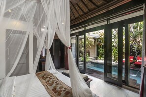 Minibar, in-room safe, desk, iron/ironing board - The Bali Dream Villa Seminyak (Seminyak)