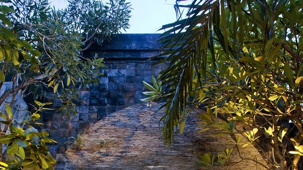 Pintu masuk properti