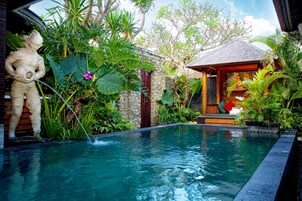 Kolam renang outdoor