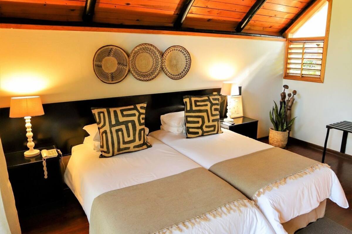 Escritorio, wifi gratis y ropa de cama