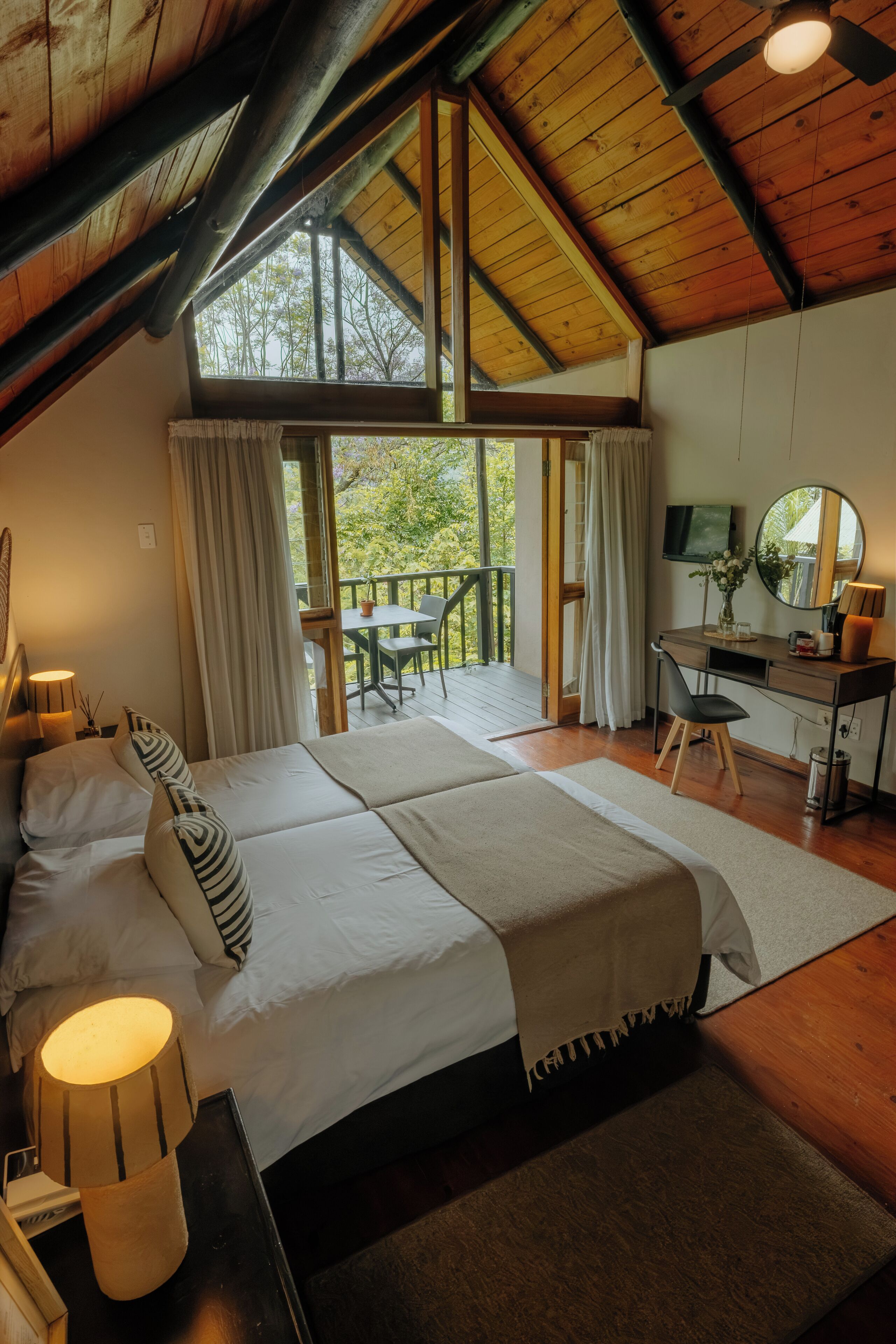 Desk, free WiFi, bed sheets