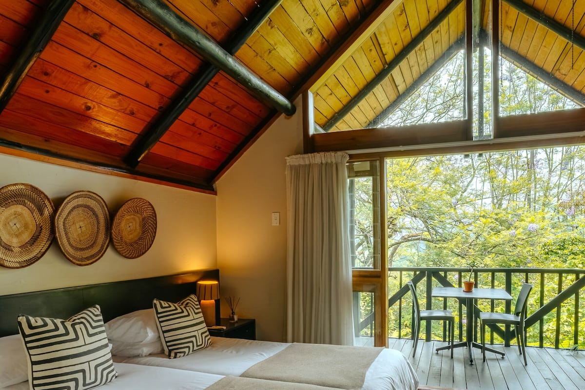 Rom – superior, 1 dobbeltseng eller 2 enkeltsenger (Rock View Room) | Skrivebord, wi-fi (inkludert) og sengetøy