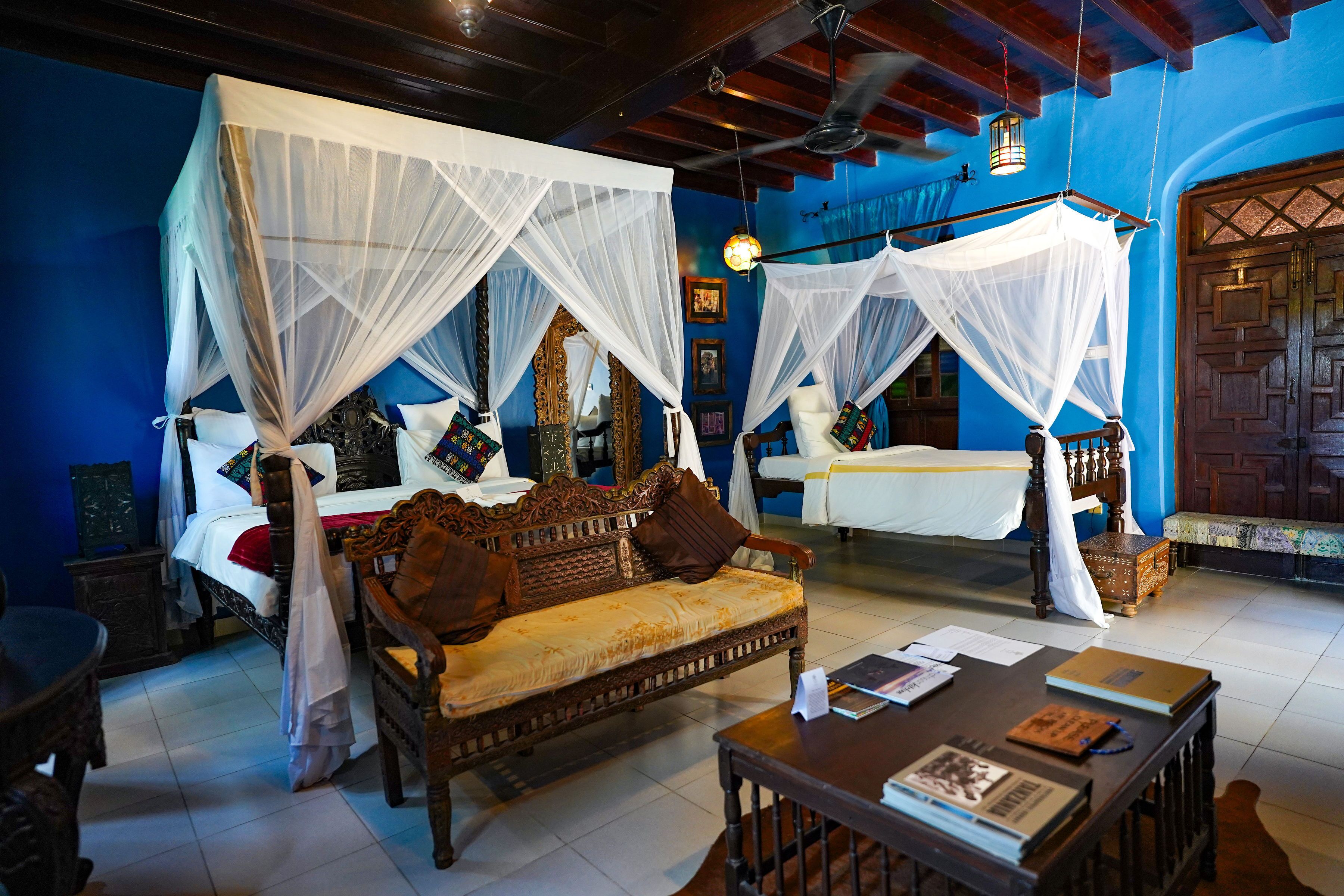 Een kluis op de kamer, een bureau, geluiddichte muren, gratis wifi