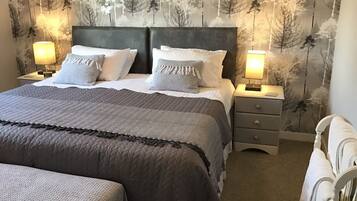 Minibar, free WiFi, bed sheets