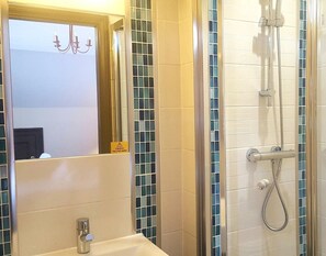 Standard Double Room, Ensuite (Room 5 Second floor) | Bathroom