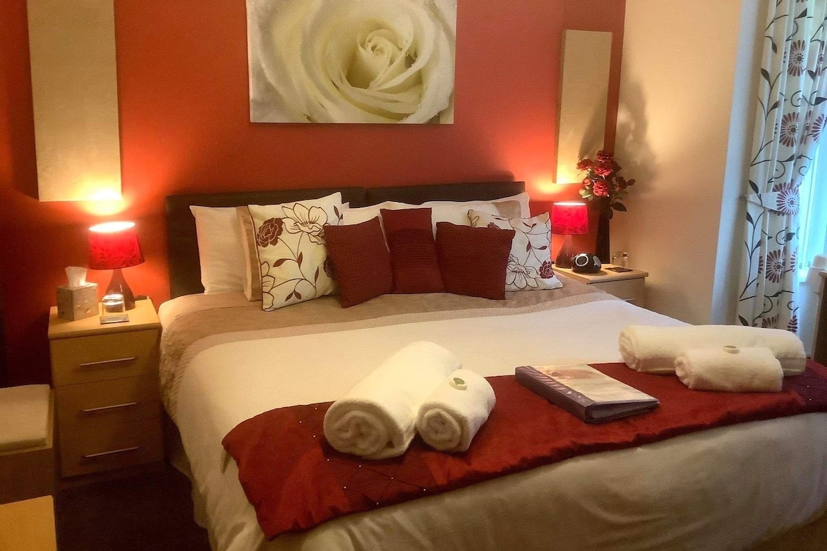 Double or Twin Room, Private Bathroom (Rose) | 1 bedroom