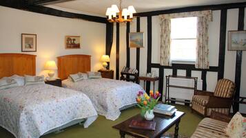 Twin Room, Ensuite (Tyrell) | Premium bedding, individually decorated, individually furnished