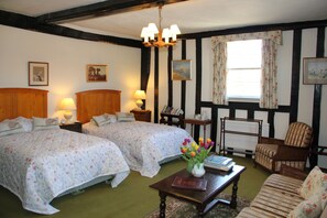 Twin Room, Ensuite (Tyrell)