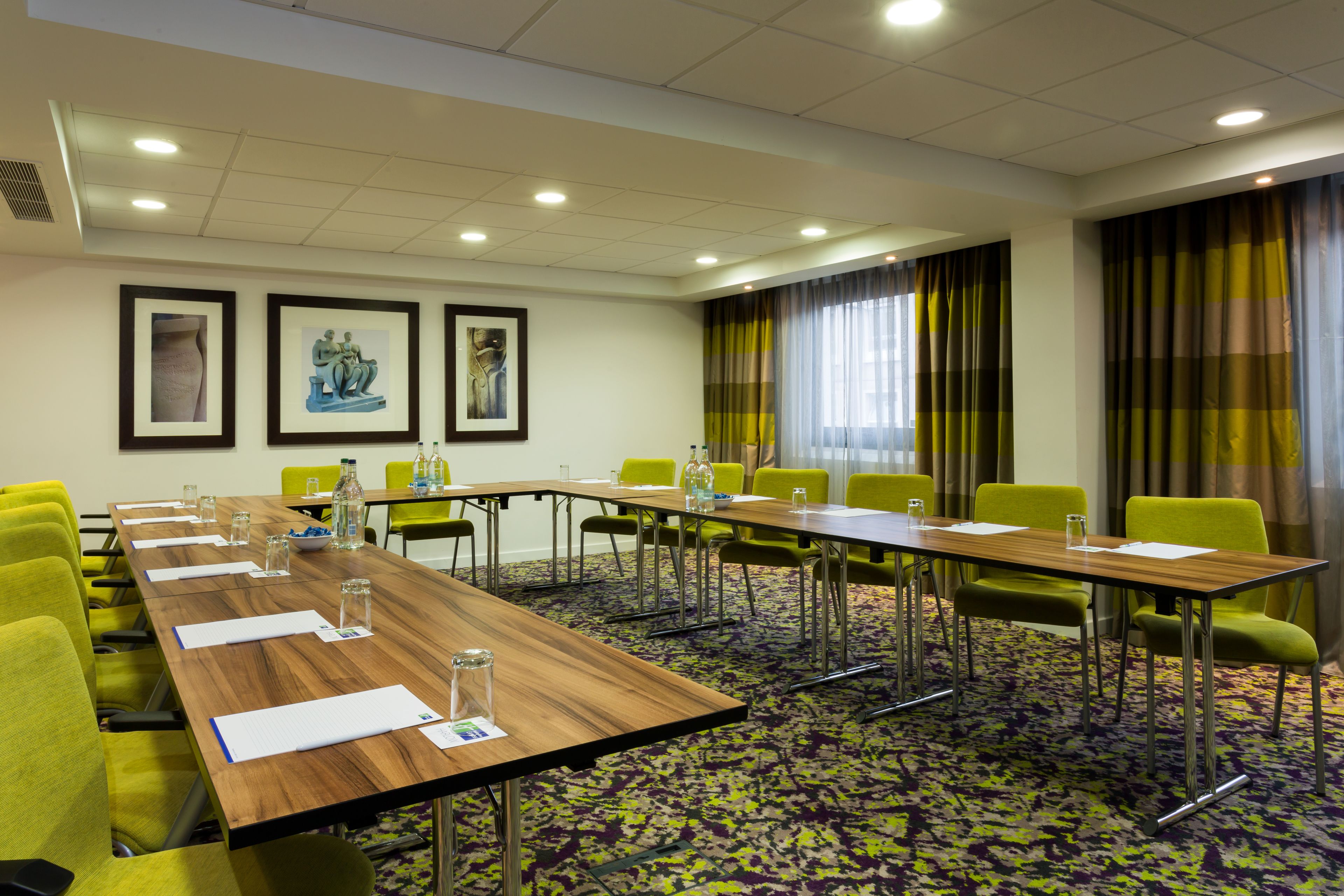 Photo - Holiday Inn Express Harlow by IHG