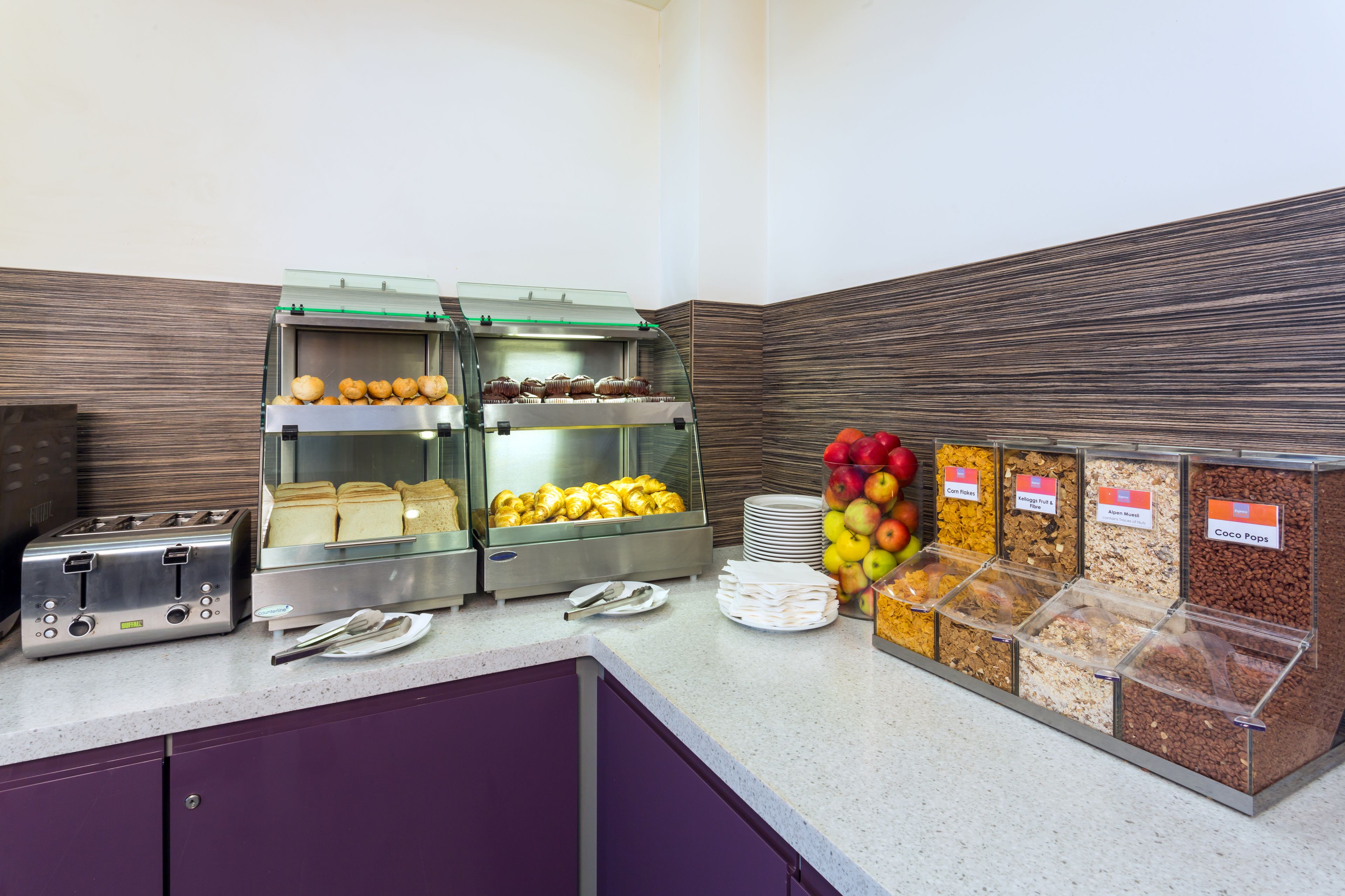 free daily full breakfast