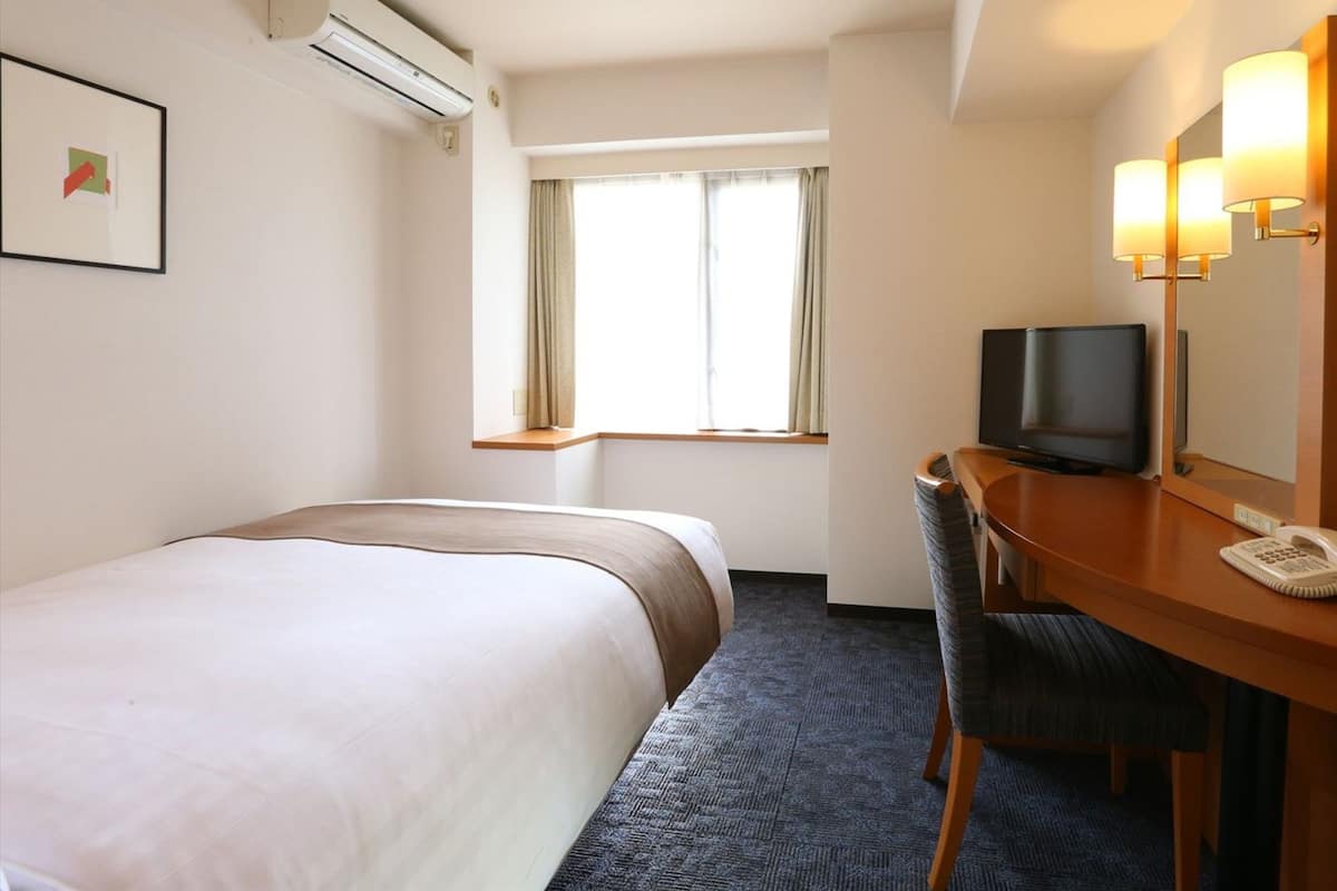 Desk, blackout curtains, free WiFi, bed sheets