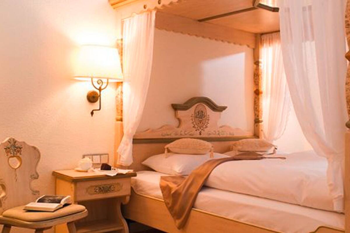 Hypo-allergenic bedding, down duvets, minibar, in-room safe