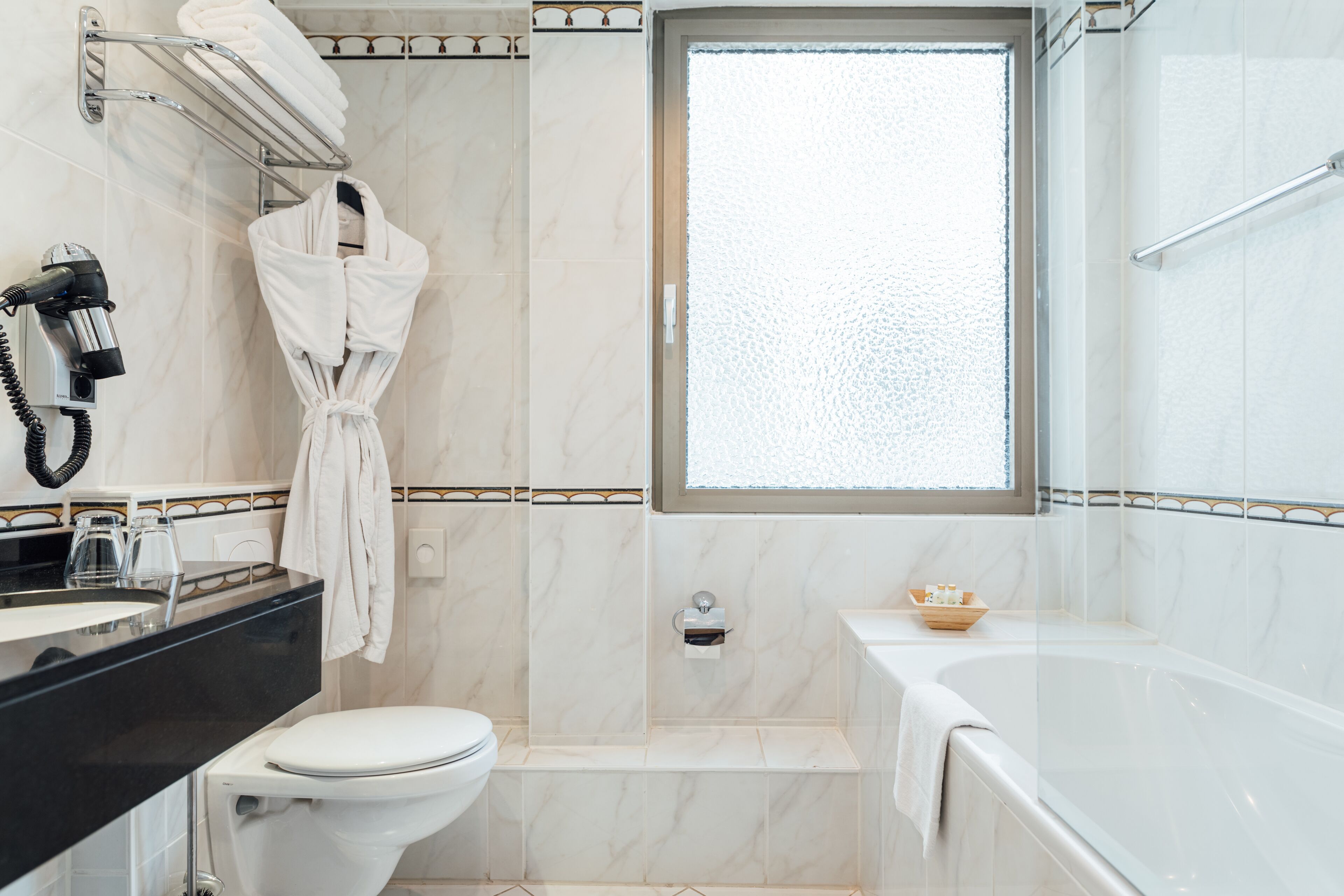 combined shower/bathtub, free toiletries, hair dryer, towels