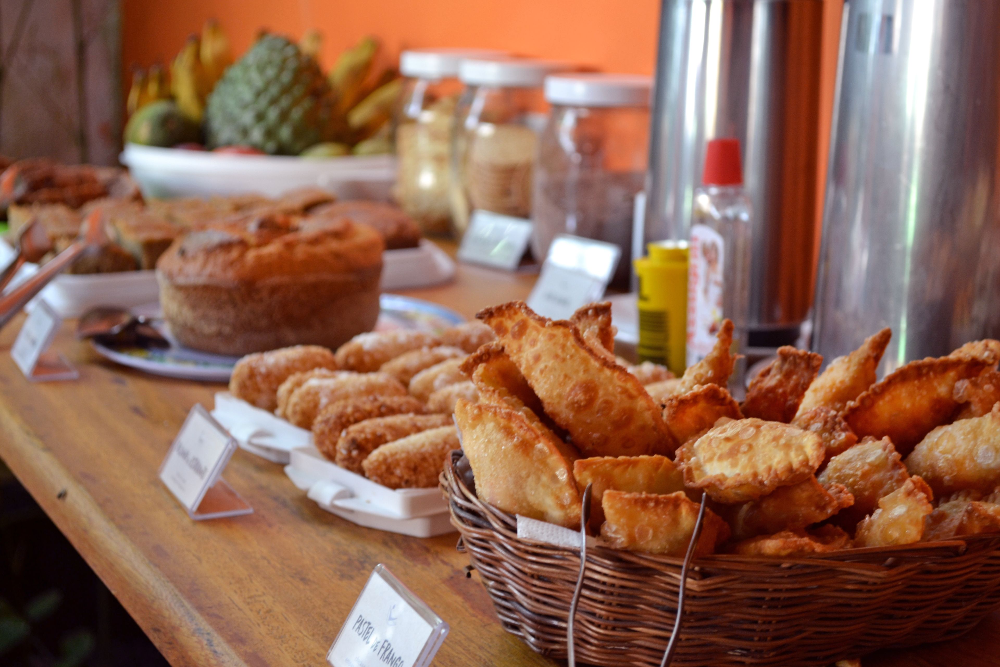 Sudah termasuk sarapan masakan setempat setiap hari