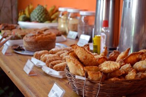 Colazione a base di specialità locali inclusa, servita tutte le mattine 