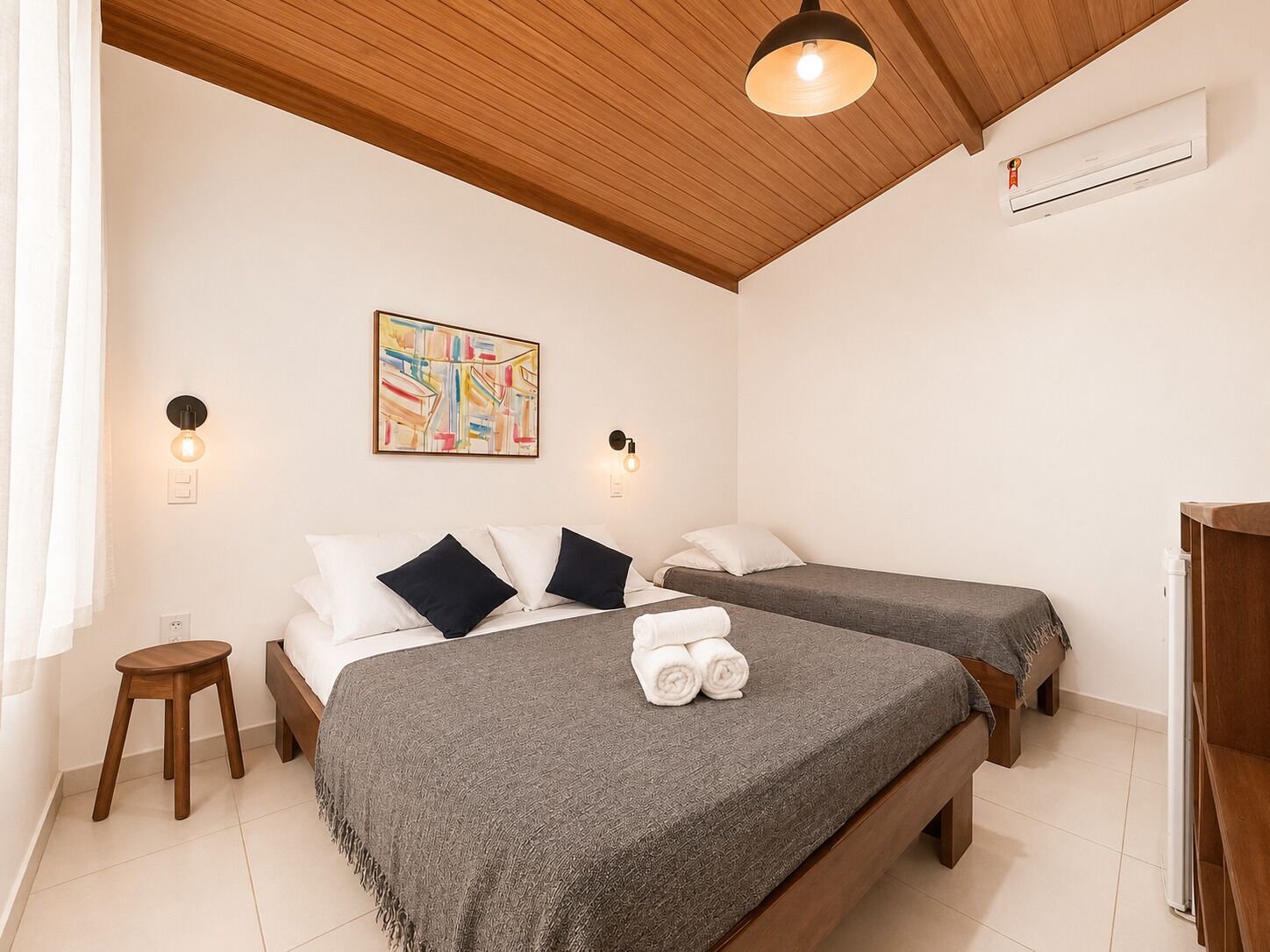 Habitación triple Confort | Minibar, wifi gratis, ropa de cama