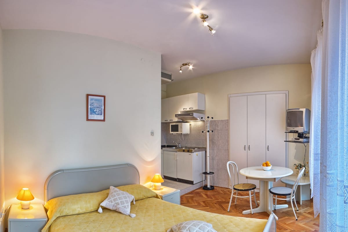 Studio Apartment Sea View | 2 bedrooms, desk, free WiFi