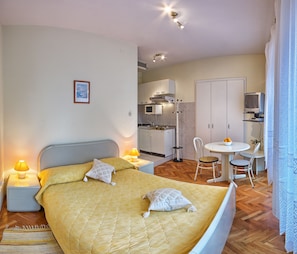 Studio Apartment Sea View | Desk, free WiFi - Villa Šoulavy (Kastela)