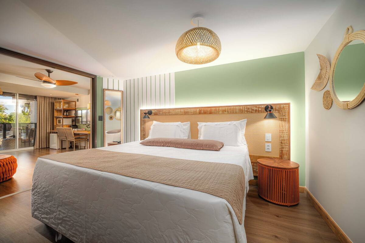 Apartamento luxo | Frigobar, cofres nos quartos, escrivaninha, quartos à prova de som