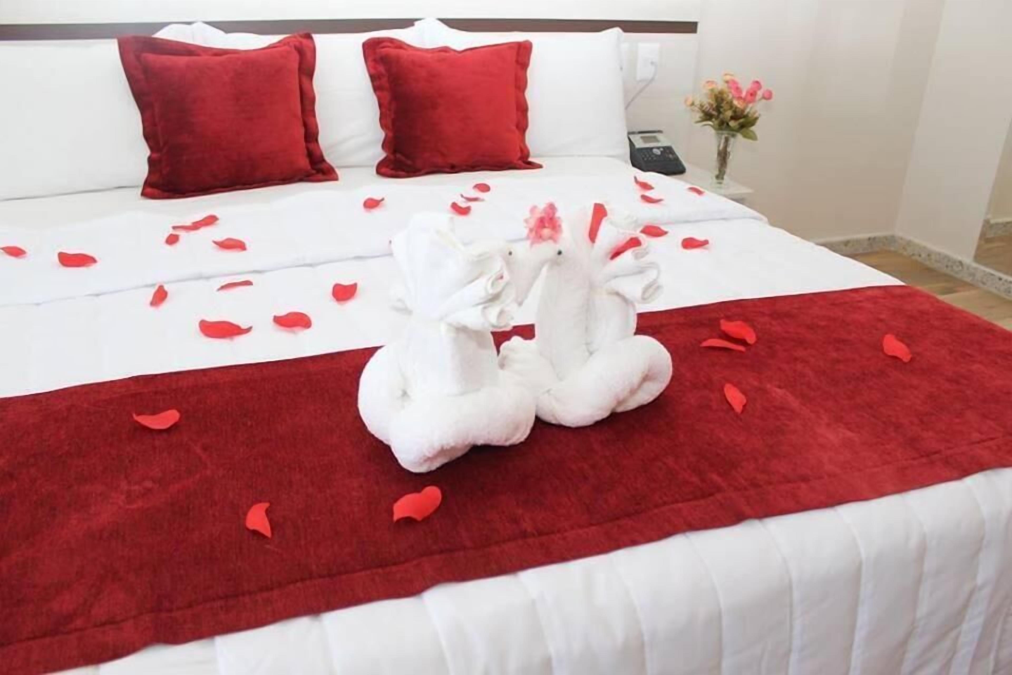 1 bedroom, in-room safe, desk, blackout curtains