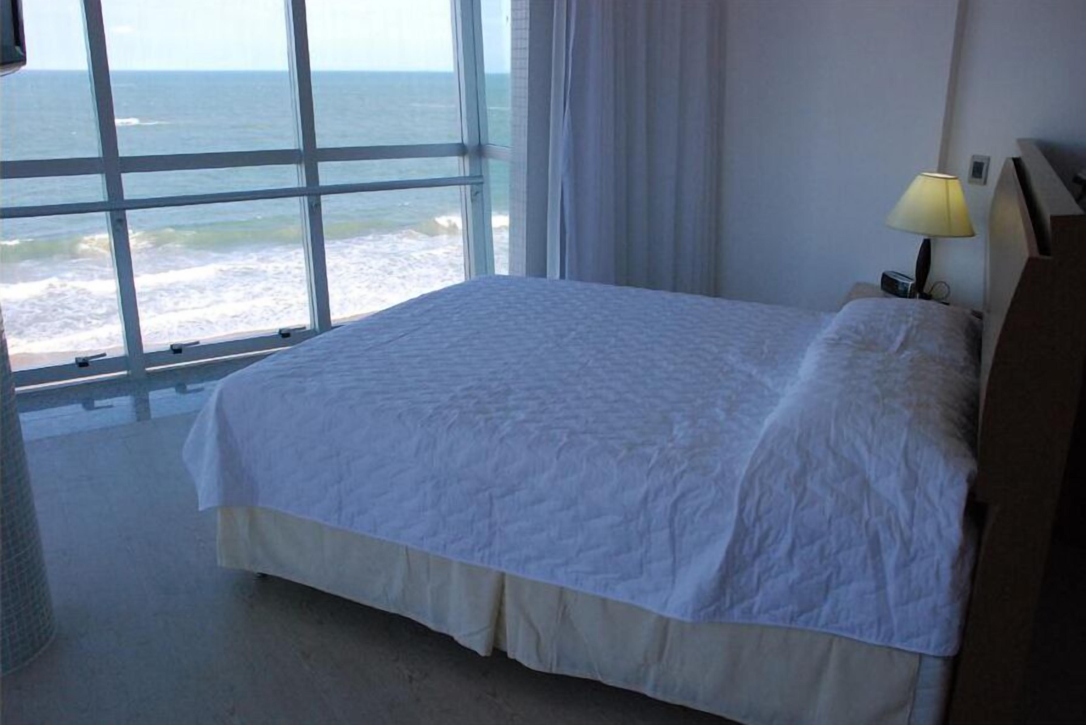 executive room | 1 bedroom, in-room safe, desk, blackout curtains