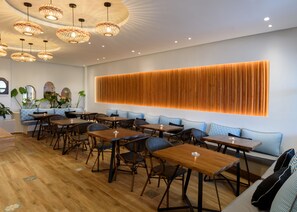 Bar (on property) - Armonia Hotel (Santorini)