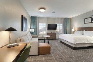 Studio Suite, 1 King Bed, Kitchen