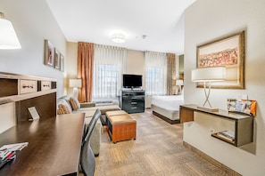 Premium bedding, pillowtop beds, individually furnished, desk - Staybridge Suites Longview by IHG (Longview)