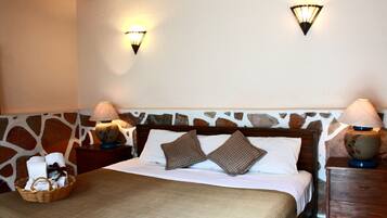 Standard Room, 1 King Bed | Pillowtop beds, desk, laptop workspace, soundproofing