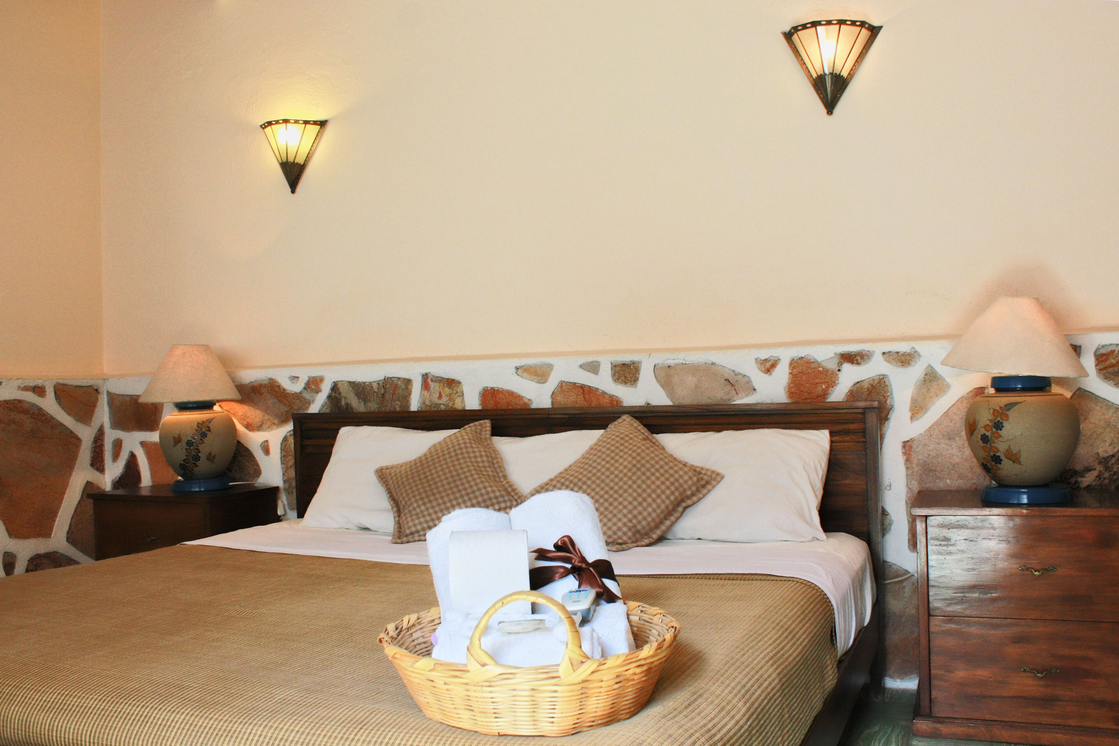 Standard Room, 1 King Bed | Pillow-top beds, desk, laptop workspace, soundproofing