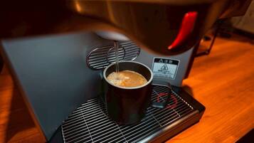 Daily buffet breakfast (JPY 800 per person)