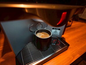 Daily buffet breakfast (JPY 800 per person)